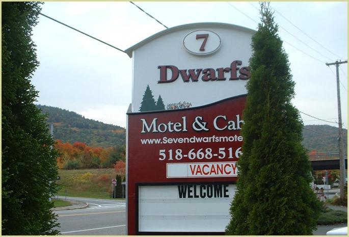 Seven Dwarfs Motel & Cabins Lake George Bagian luar foto