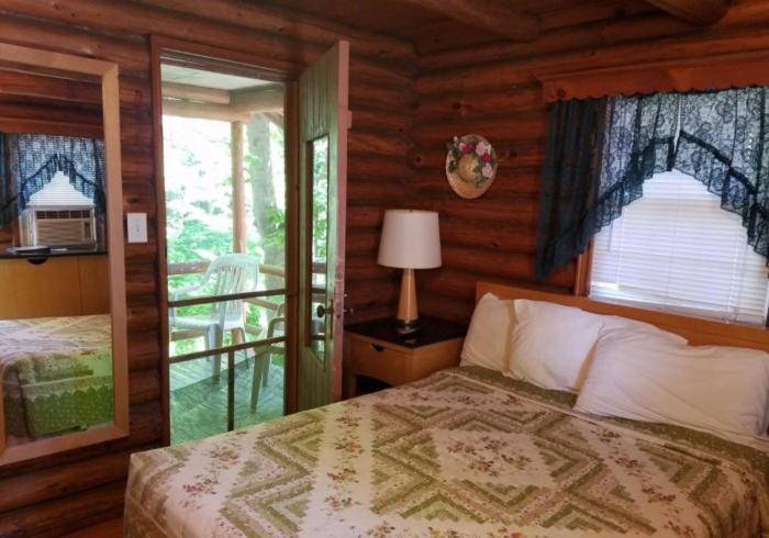 Seven Dwarfs Motel & Cabins Lake George Bagian luar foto