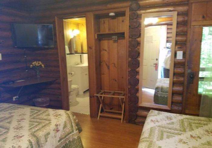 Seven Dwarfs Motel & Cabins Lake George Bagian luar foto