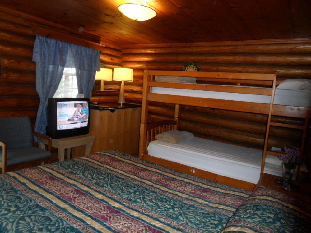 Seven Dwarfs Motel & Cabins Lake George Bagian luar foto